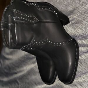 Aerosoles Lazu studded leather boot size 7